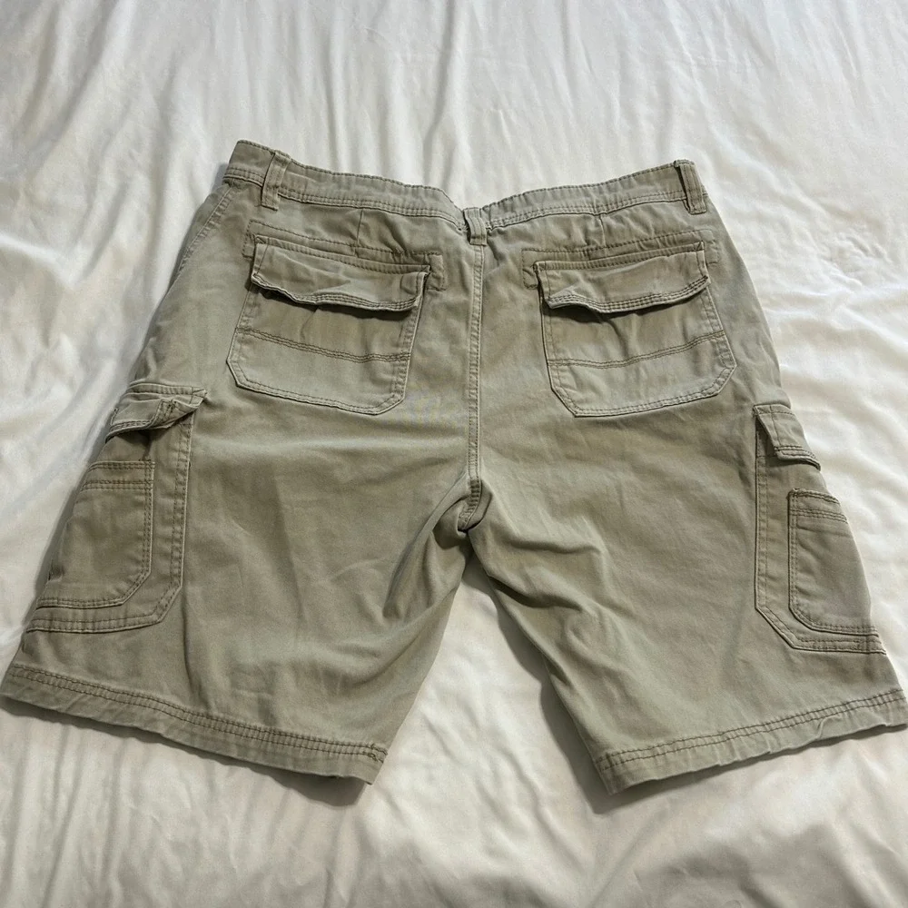 Unionbay Mens Tan Khaki Cargo Shorts Size 36 Stretch Cotton Utility Outdoor